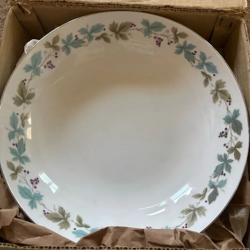 Vintage Fine China Round Vegetable/Salad Bowl #6701 Japan